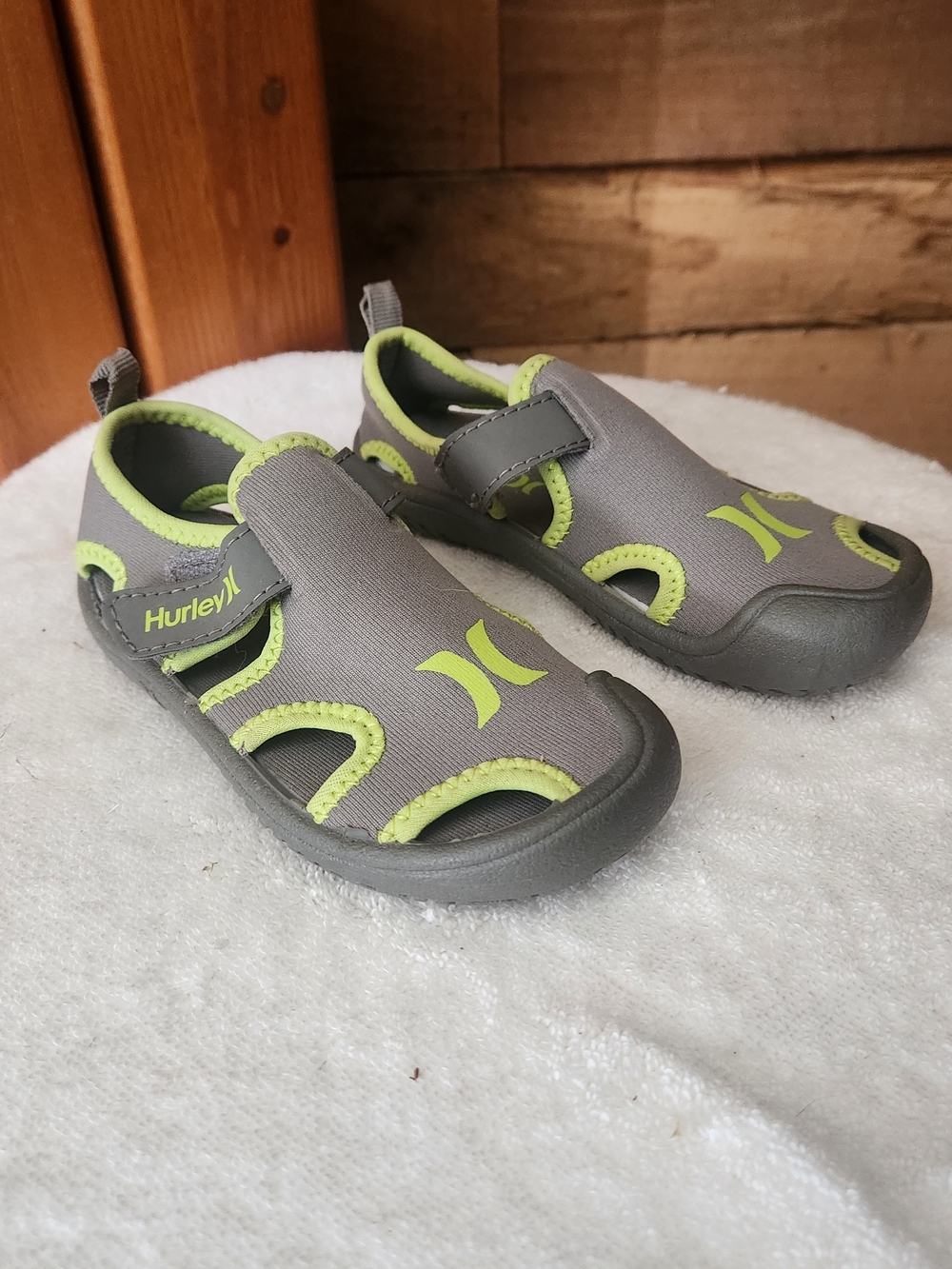 Hurley Kona Toddler Gray With Lime Green Trim Water Sandals Size 8 Velcro